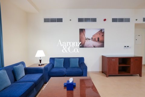 Hotel Apartment in Jumeirah Beach Residence, Dubai 2 bedrooms, 138 sq.m. № 114176 - photo 8