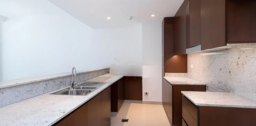 Appartement à Dubai, 2 chambres, 121 m², № 5614