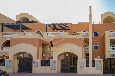 Таунхаус в Джумейра Вилладж Серкл, Дубай, 4 спальни, 135м², № 113428