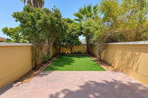 Townhouse in Jumeirah Village Triangle, Dubai 2 bedrooms, 180.05 sq.m. № 142141 - photo 14