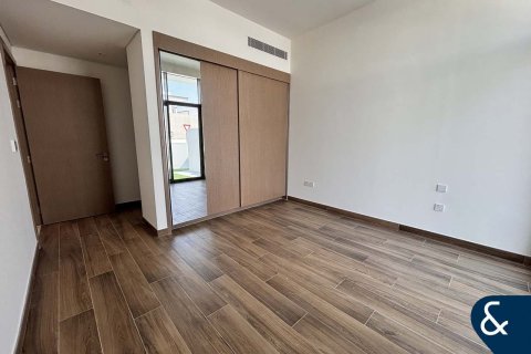 Снять в аренду виллу в Al Furjan, Дубай: 4 спальни, 618м², № 76335 - фото 6