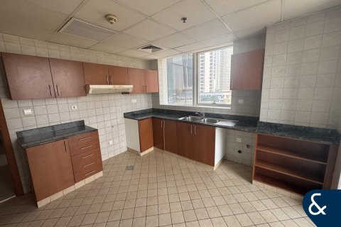 Apartment in Jumeirah Lake Towers, Dubai 2 bedrooms, 145 sq.m. № 76333 - photo 6