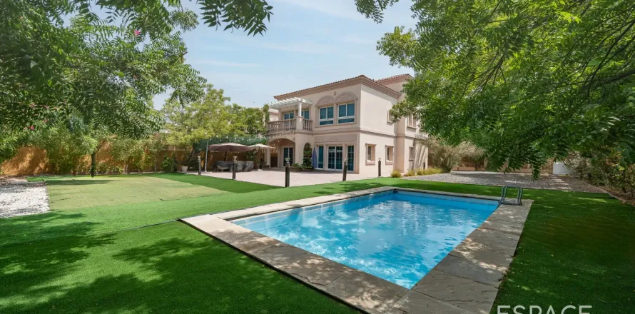 Almacén en Jumeirah Village Triangle, Dubai, 2 dormitorios, 251 m², № 61771