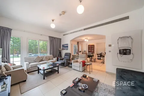 Купить склад в Jumeirah Village Triangle, Дубай: 2 спальни, 251м², № 61771 - фото 2