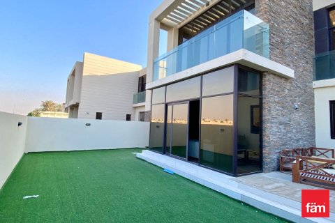 Villa à Dubai, 5 chambres, 420.5 m², № 49345 - photo 2