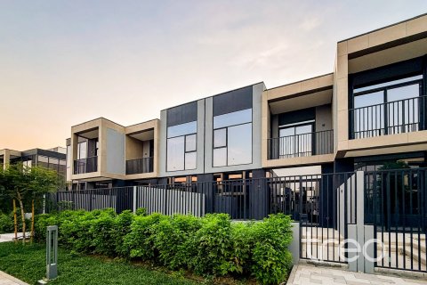 Вилла в Мудоне, Дубай, 3 спальни, 218.41м², № 124805