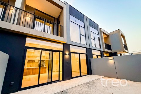Villa en Mudon, Dubai, 3 dormitorios, 218.41 m², № 124805 - foto 2