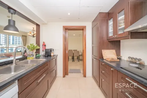 Apartment in Dubai Marina, Dubai 2 bedrooms, 142 sq.m. № 122948 - photo 8