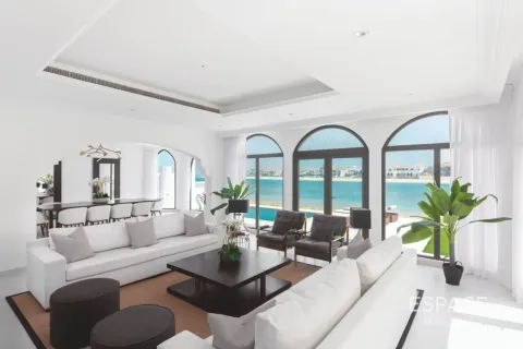 Villa in Palm Jumeirah, Dubai 5 bedrooms, 557 sq.m. № 122949 - photo 3