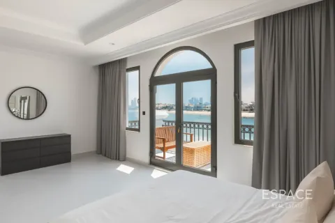 Villa in Palm Jumeirah, Dubai 5 bedrooms, 557 sq.m. № 122949 - photo 10