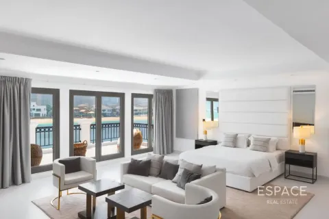 Villa in Palm Jumeirah, Dubai 5 bedrooms, 557 sq.m. № 122949 - photo 4
