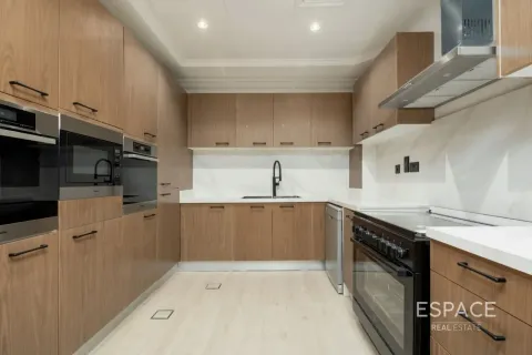 Villa in Palm Jumeirah, Dubai 5 bedrooms, 557 sq.m. № 122949 - photo 8