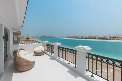 Villa in Palm Jumeirah, Dubai 5 bedrooms, 557 sq.m. № 122949 - photo 20