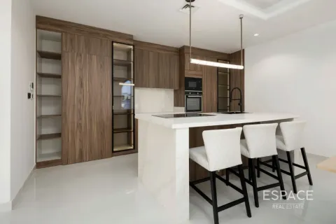 Villa in Palm Jumeirah, Dubai 5 bedrooms, 557 sq.m. № 122949 - photo 7