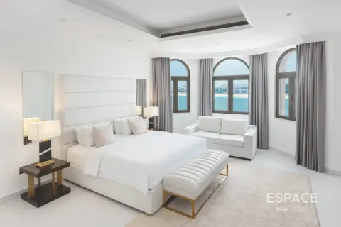 Villa in Palm Jumeirah, Dubai 5 bedrooms, 557 sq.m. № 122949 - photo 11