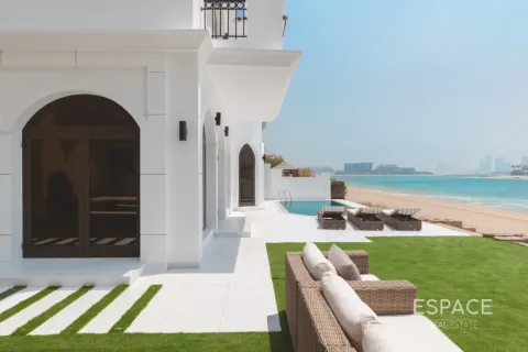 Villa in Palm Jumeirah, Dubai 5 bedrooms, 557 sq.m. № 122949 - photo 2