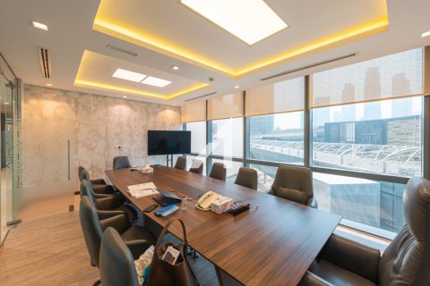 Bureau à Dubai, 591.2 m², № 69085 - photo 1