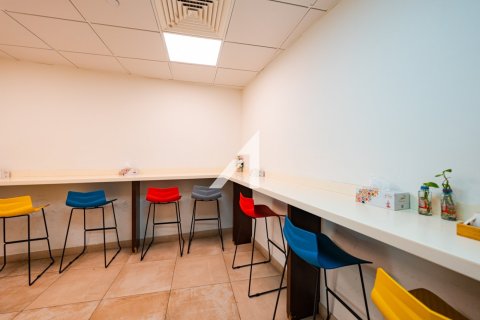 Bureau à Dubai, 591.2 m², № 69085 - photo 4