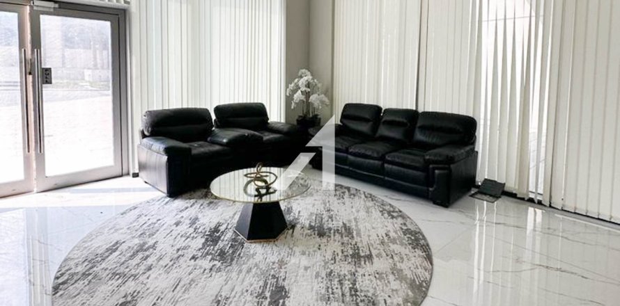 Office in Dubai 296.8 sq.m. № 69088