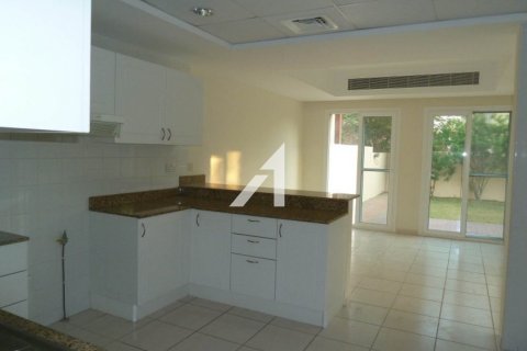 Villa en The Lakes, Dubai, 3 dormitorios, 380.4 m², № 69091 - foto 9