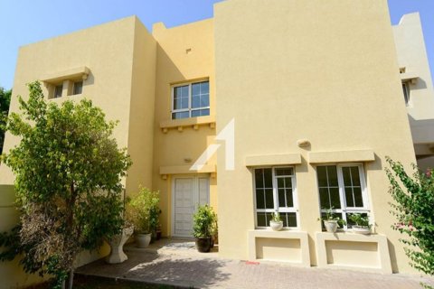 Villa en The Lakes, Dubai, 3 dormitorios, 380.4 m², № 69091 - foto 1