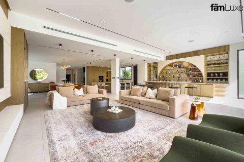 Villa à Dubai, 5 chambres, 802.9 m², № 69494 - photo 1