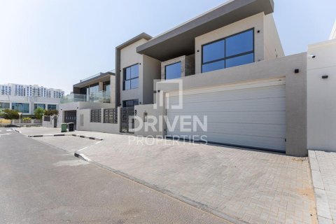 Villa in Al Furjan, Dubai 5 bedrooms, 599.97 sq.m. № 130083 - photo 25