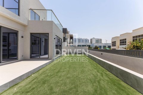 Villa in Al Furjan, Dubai 5 bedrooms, 599.97 sq.m. № 130083 - photo 15