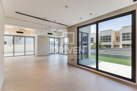 Villa in Al Furjan, Dubai 5 bedrooms, 599.97 sq.m. № 130083 - photo 26