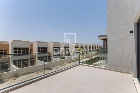 Villa in Al Furjan, Dubai 5 bedrooms, 599.97 sq.m. № 130083 - photo 8