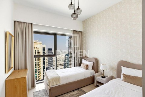 Apartamento en Burj Royale, Downtown Dubai (Downtown Burj Dubai), Dubai, 3 dormitorios, 122.35 m², № 130080 - foto 8