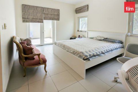 Villa in Al Furjan, Dubai 3 bedrooms, 224 sq.m. № 50107 - photo 10
