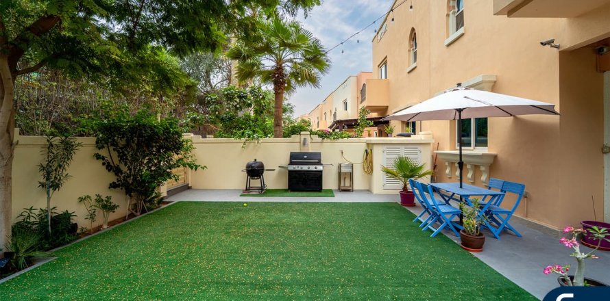 Townhouse in Victory Heights, Dubai Sports City, Dubai 4 bedrooms, 247 sq.m. № 98622