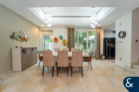 Townhouse in Victory Heights, Dubai Sports City, Dubai 4 bedrooms, 247 sq.m. № 98622 - photo 7