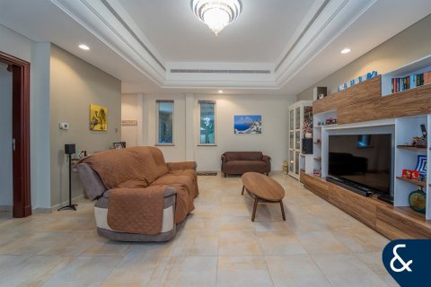 Townhouse in Victory Heights, Dubai Sports City, Dubai 4 bedrooms, 247 sq.m. № 98622 - photo 5