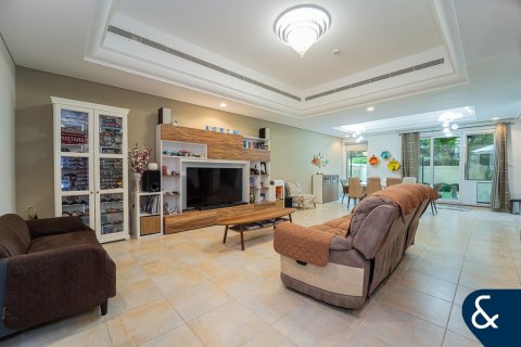 Townhouse in Victory Heights, Dubai Sports City, Dubai 4 bedrooms, 247 sq.m. № 98622 - photo 3