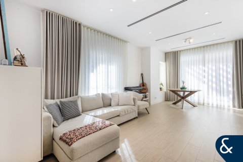 Villa in Arabian Ranches, Dubai 4 bedrooms, 226 sq.m. № 98623 - photo 6