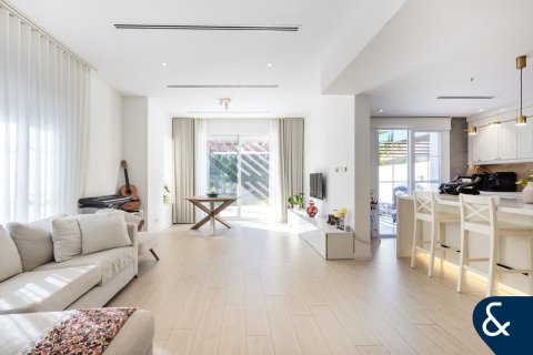 Villa in Arabian Ranches, Dubai 4 bedrooms, 226 sq.m. № 98623 - photo 2