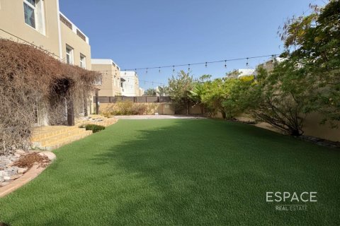 Купить таунхаус в Rahat, Мудон, Дубай: 3 спальни, 352м², № 61551 - фото 2