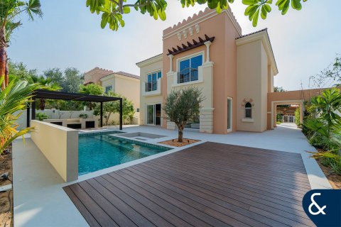 Villa in Victory Heights, Dubai Sports City, Dubai 5 bedrooms, 446 sq.m. № 88395 - photo 16