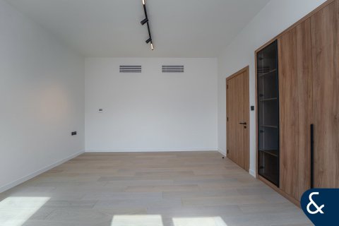 Villa in Victory Heights, Dubai Sports City, Dubai 5 bedrooms, 446 sq.m. № 88395 - photo 11