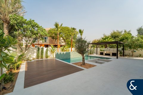 Villa in Victory Heights, Dubai Sports City, Dubai 5 bedrooms, 446 sq.m. № 88395 - photo 18