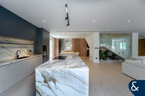 Villa in Victory Heights, Dubai Sports City, Dubai 5 bedrooms, 446 sq.m. № 88395 - photo 3