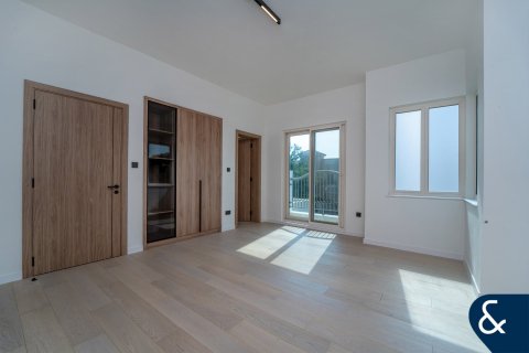 Villa in Victory Heights, Dubai Sports City, Dubai 5 bedrooms, 446 sq.m. № 88395 - photo 10