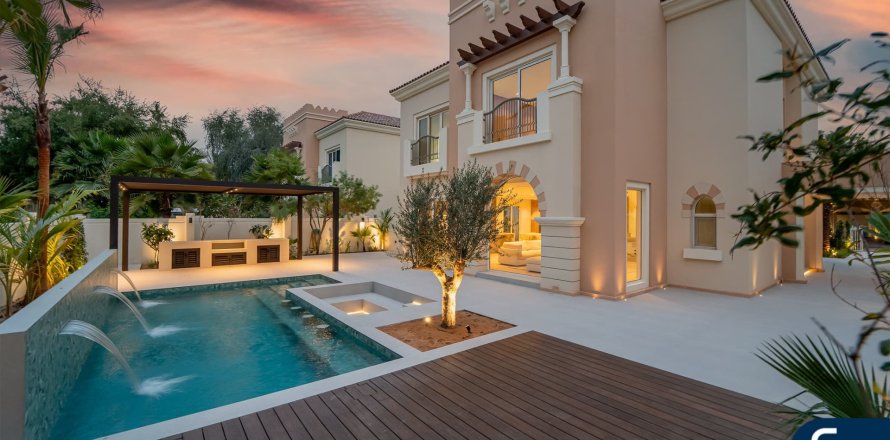 Villa in Victory Heights, Dubai Sports City, Dubai 5 bedrooms, 446 sq.m. № 88395