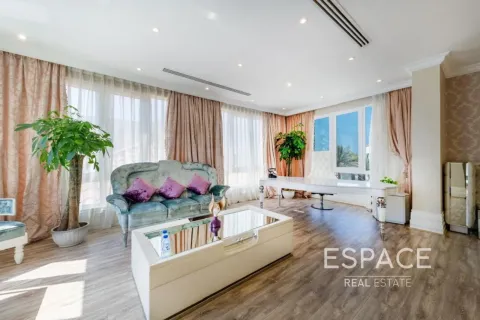 Villa in Palm Jumeirah, Dubai 5 bedrooms, 650 sq.m. № 122989 - photo 15