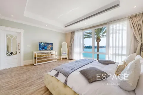 Villa in Palm Jumeirah, Dubai 5 bedrooms, 650 sq.m. № 122989 - photo 7