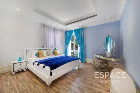 Villa in Palm Jumeirah, Dubai 5 bedrooms, 650 sq.m. № 122989 - photo 6