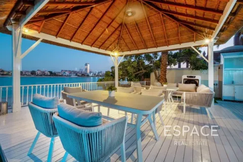 Villa in Palm Jumeirah, Dubai 5 bedrooms, 650 sq.m. № 122989 - photo 4