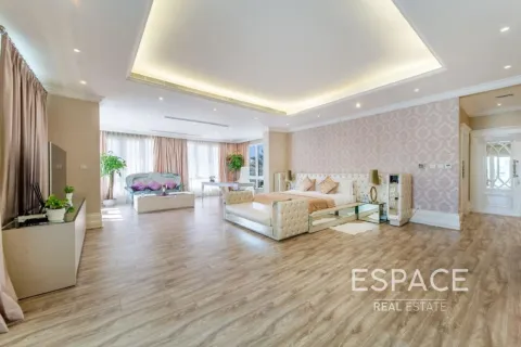 Villa in Palm Jumeirah, Dubai 5 bedrooms, 650 sq.m. № 122989 - photo 12